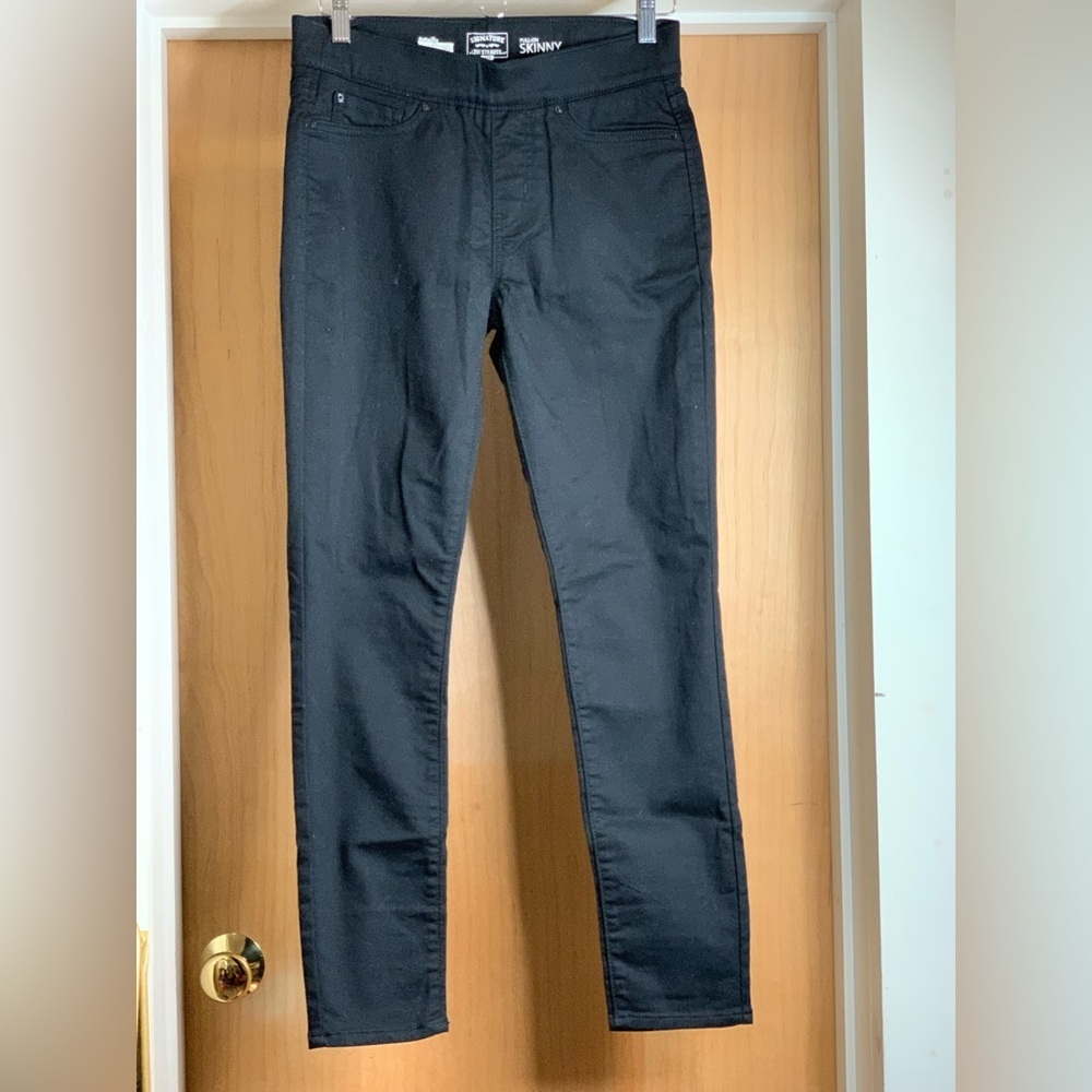 Signature by Levi Strauss Black Totally Shaping Pull-On Skinny Jeans. Size-6M